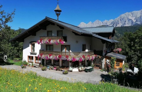 Schladming Apartment | Child-Friendly Retreat at Schererhof - Guest Rated 9.3/10