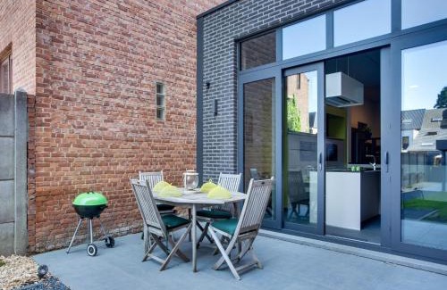 Scherpenheuvel House | Modern Holiday Home in Scherpenheuvel with Infrared Sauna
