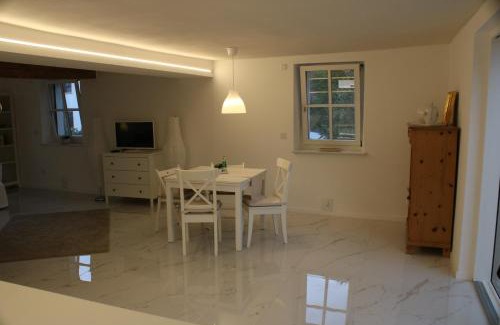 Niederkalbach Apartment | Chic Getaway for Two with Child-Friendly Amenities