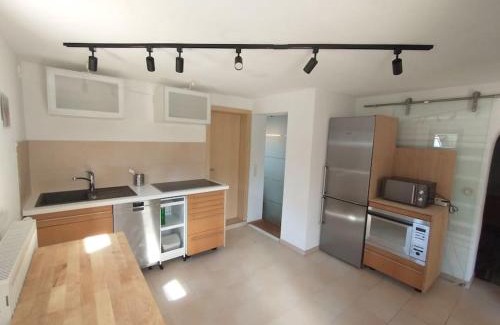 Alsheim Apartment | Pet-Friendly Retreat: Rated 8.7/10 for Your Stay