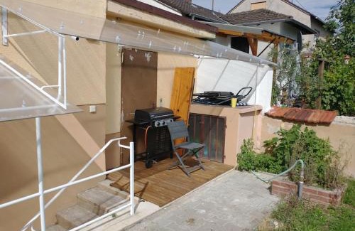 Alsheim Apartment | Pet-Friendly Retreat: Rated 8.7/10 for Your Stay