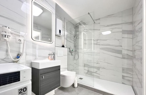 Karlsruhe City Centre Apartment | Modern Apartment in City Center with Family-Friendly Amenities