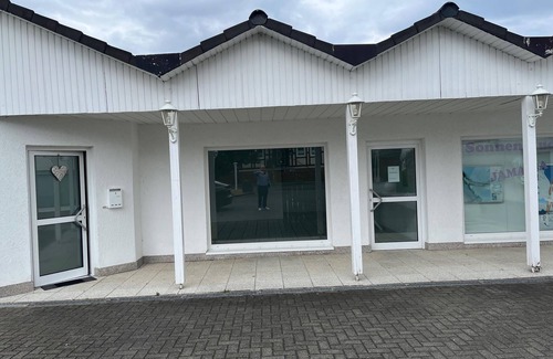 Niederweimar Apartment | Pet-Friendly Studio Weimotel by the Lake - Guest Rated 10/10