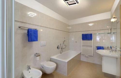 Lazfons Apartment | Schienhof