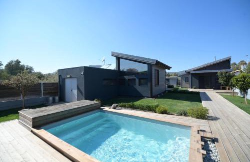 Schinias Villa | Beachfront Villa at Schinias: Ocean Views & Family-Friendly