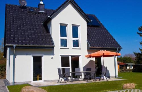 Juliusruh House | Schipperhus: Cozy Holiday Residence for Family Getaways