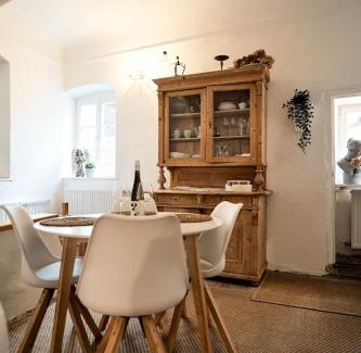 Krems an der Donau Apartment | Discover Schlaf.Cabinet at Historic Bio.Weingut Retreat