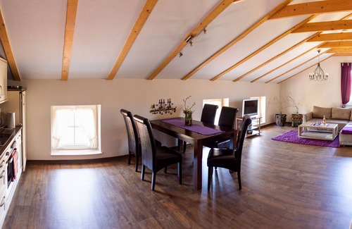 Burg Apartment | Relax in a Unique Wine Barrel Retreat with Ocean Views