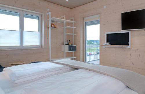 Dinkelsbuehl Hotel | Welcoming Schlafzimmer: Pet-Friendly & Family-Oriented Stay
