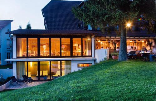 Burg House | Discover Schlegelhof: Pet-Friendly Oceanfront Retreat