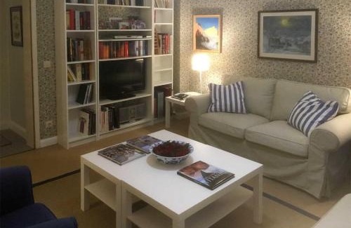 Gueby Apartment | Family-Friendly Schlei Ferienwohnung Country Garden Retreat