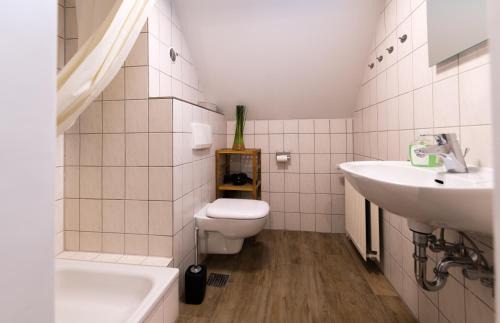 Bensheim Apartment | Cozy Schloß Auerbach Ferienwohnung | Pet-Friendly Retreat