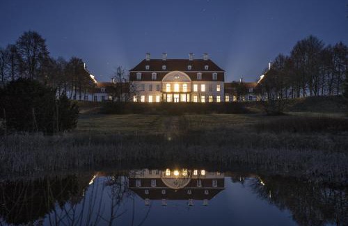 Lalendorf Hotel | Experience Comfort at Schloß Vietgest – Family Friendly & Accessible