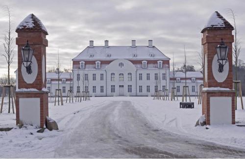 Lalendorf Hotel | Experience Comfort at Schloß Vietgest – Family Friendly & Accessible