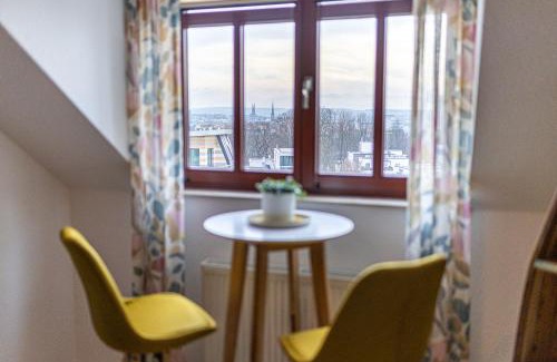 Zentrum Apartment | Scenic Schloßberg-Domizil: High Rating & Unique Amenities