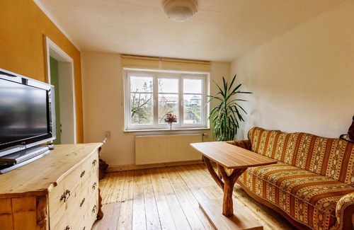 Daube Apartment | Relax at Schloßblick: Cozy Fireplace & Inviting Hot Tub