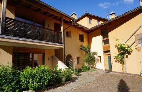 Berg/Monte Apartment | Pet-Friendly Schloss-Hof: Family-Approved and Accessible