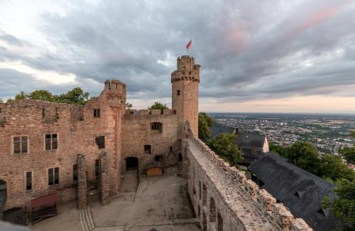 Bensheim Apartment | Enjoy Family-Friendly Stays at Schloss Auerbach Ferienwohnung