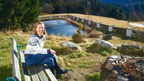 Zedlitzdorf Villa | Enchanting Schloss Berg Klösterle: Family-Friendly Retreat