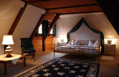 Bernried Bed & Breakfast | Family-Friendly Schloss Egg with Breakfast & Accessibility