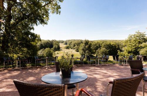 Ettersburg Hotel | Discover Schloss Ettersburg: Wheelchair Accessible Retreat