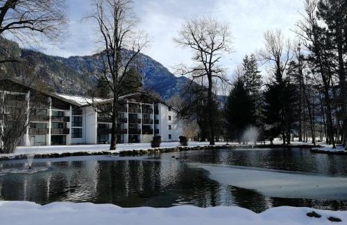 Sankt Martin bei Lofer Apartment | Pet-Friendly Escape at Schloss Grubhof Appartement