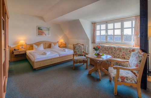 Herrenstein Hotel | Enchanting Schloss Herrenstein: Pool, Spa & Family Fun
