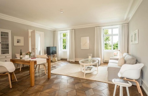 Immenstaad am Bodensee Apartment | Discover Schloss Kirchberg - Rosé: 4-Star Guest Favorite