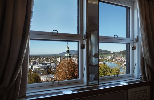 City Centre Salzburg Hotel | Experience the Elegance of Schloss Mönchstein Hotel