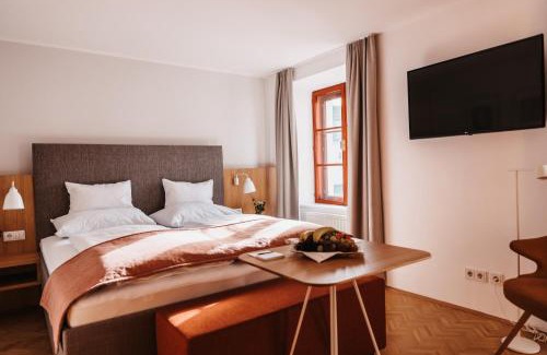 Leibnitz Hotel | Discover Schloss Seggau: Pet-Friendly with Ocean Views