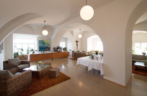 Leibnitz Hotel | Elegant Schloss Seggau: 4-Star Retreat with Spa & Pool
