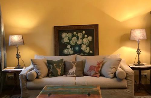 Stulpe Apartment | Elegant Schloss Stülpe: Pet-Friendly Oasis with Ocean Views