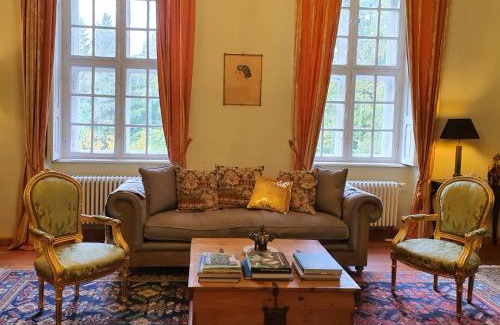 Stulpe Apartment | Elegant Schloss Stülpe: Pet-Friendly Oasis with Ocean Views