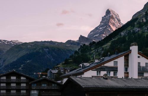 Zermatt Hotel | SCHLOSS Zermatt - CBD & Adaptogenic Spa and Sport Hotel