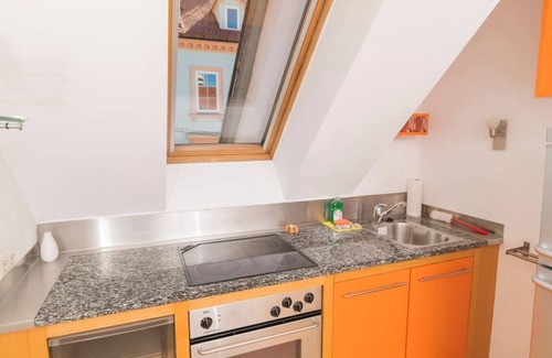 Geidorf Apartment | Schlossberg Suite: Family-Friendly with Cozy Kitchen & Breakfast
