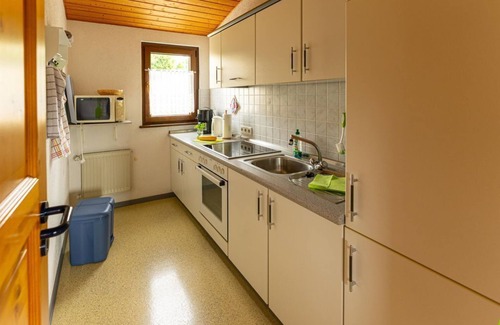 Gemuenden Apartment | Schlossblick Holiday Apartment: Top-Rated Family Getaway