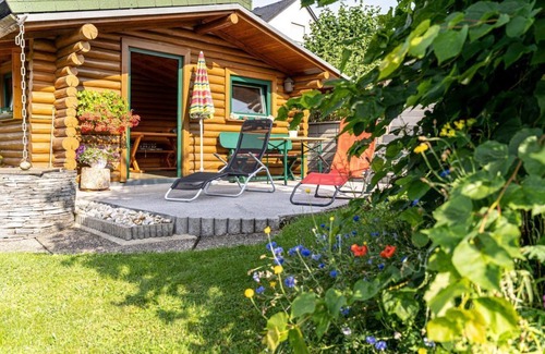 Gemuenden Apartment | Schlossblick Holiday Apartment: Top-Rated Family Getaway