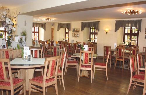Lichtenwalde Hotel | Discover Schlossgasthaus Lichtenwalde: Family-Friendly Retreat