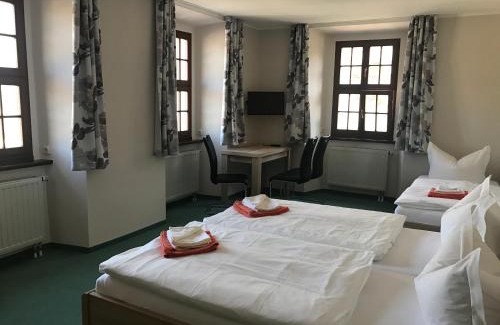 Lichtenwalde Hotel | Discover Schlossgasthaus Lichtenwalde: Family-Friendly Retreat