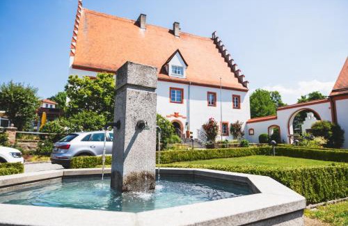 Blaibach Hotel | Relax at Schlossgasthof Rösch with Pool & Hot Tub Amenities