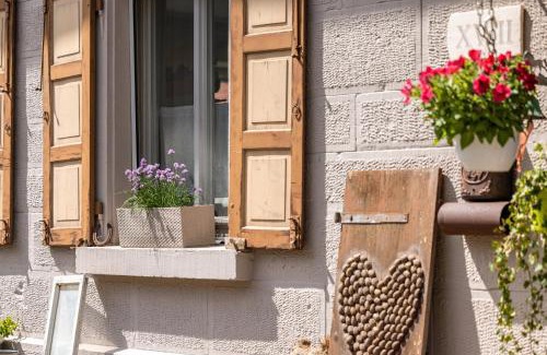 Rosenfeld House | Perfect Stay at Schlosshof Täbingen - Pet Friendly & Kitchen
