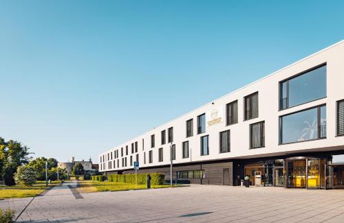 Heidenheim an der Brenz Hotel | Discover Schlosshotel Hellenstein: A 4-Star Haven