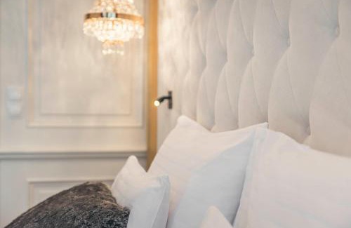 Ischgl Hotel | Elegant Schlosshotel Ischgl: 5-Star Retreat with Spa & Pool