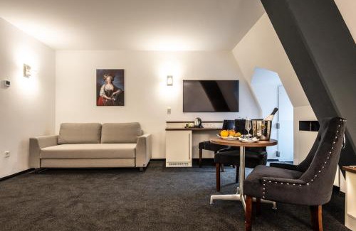 Weilburg Hotel | Discover Schlosshotel Weilburg: Relax by the Pool & Hot Tub