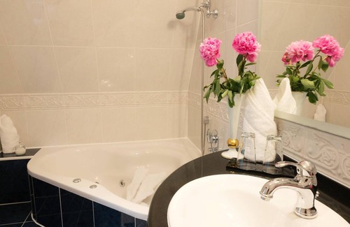 Quedlinburg Hotel | Elegant Schlosshotel Zum Markgrafen: Guest Rated 9.6/10