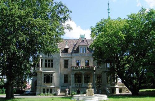 Quedlinburg Hotel | Discover Schlosshotel zum Markgrafen: Pet-Friendly Retreat