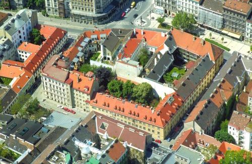 Margareten Apartment | Guest Favorite: Schlossquadrat Apartment 8, Family-Friendly Stay