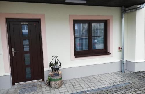 Bad Ischl Apartment | Top-Rated Schmaranzer Hotel with Inviting Hot Tub Access