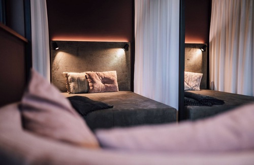 Weiler bei Monzingen House | Schmidtburger Hof: Family-Friendly Retreat with Spa & Pool