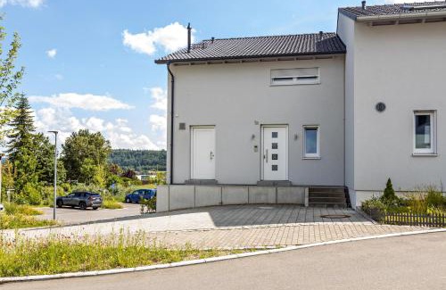 Hilzingen Apartment | Experience Elegance at Schmuckstück - Top Rated & Family-Friendly